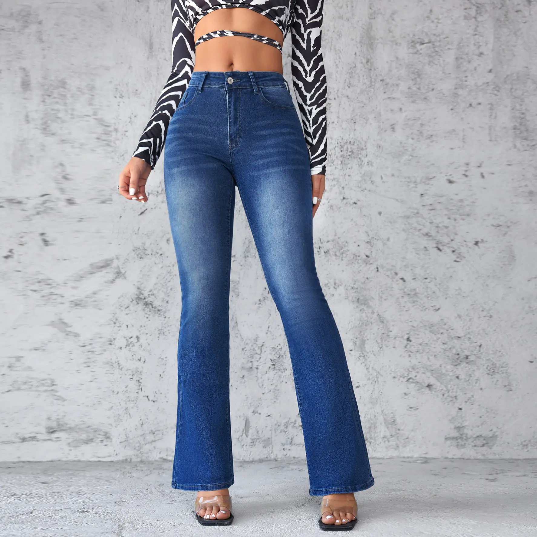 Elegant Refined Commuter-style Slightly Flared Jeans