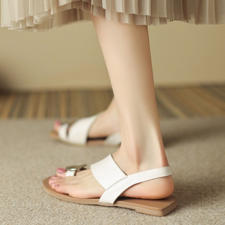 Korean Fashion Casual Versatile Buckle 2024 Spring/Summer New French Style One-Strap Sandals, Closed-Toe Flat Outdoor Women's Shoes