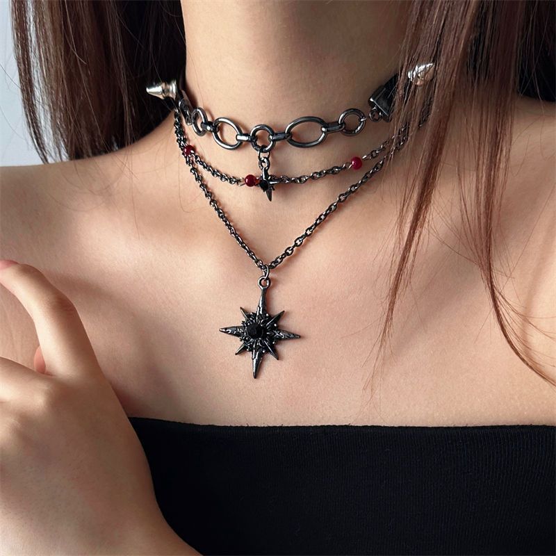 Dark Glittering Star Pendant Rivet Leather Necklace