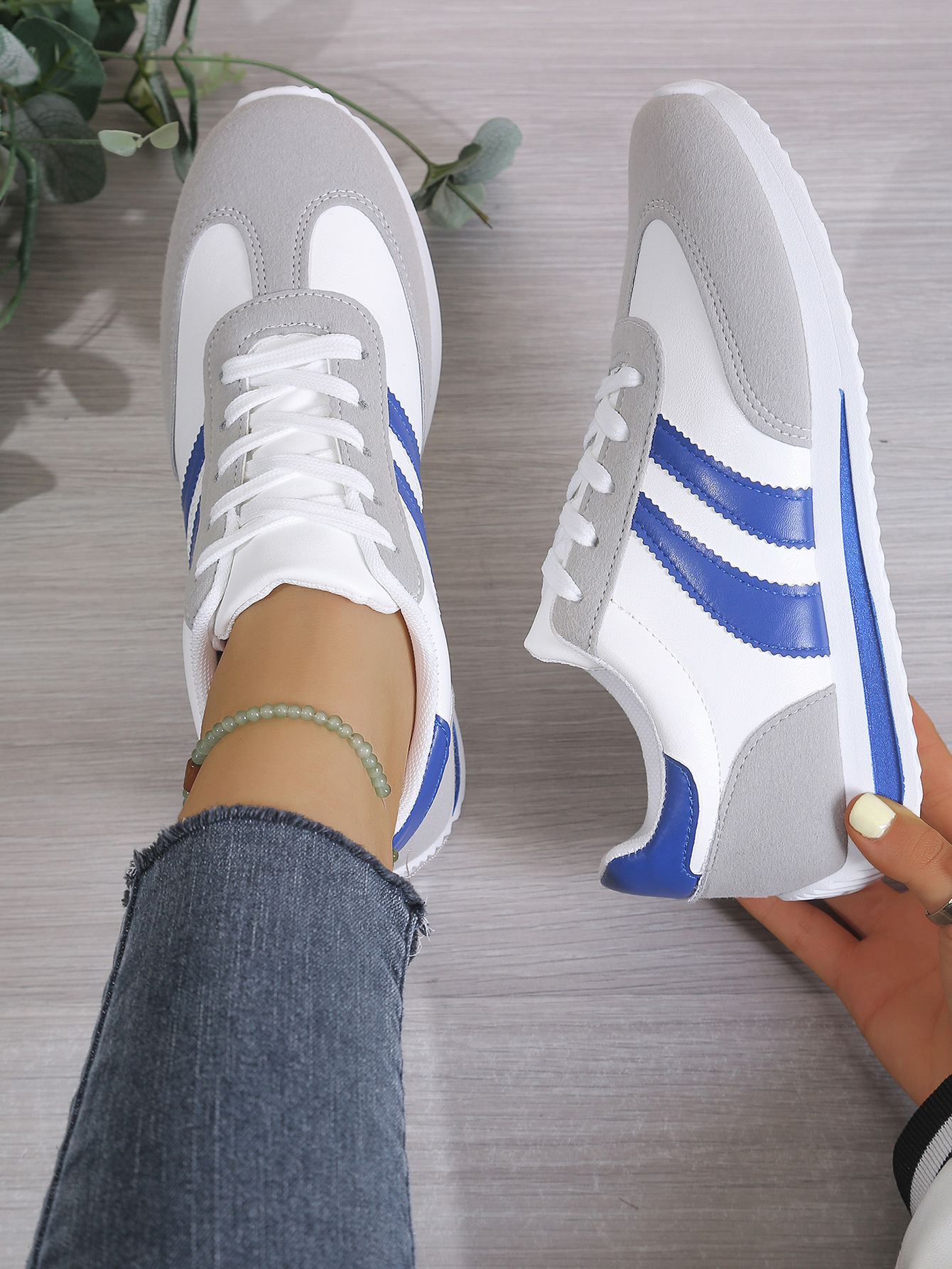 Round-Toe Casual Sneakers – all colors overview