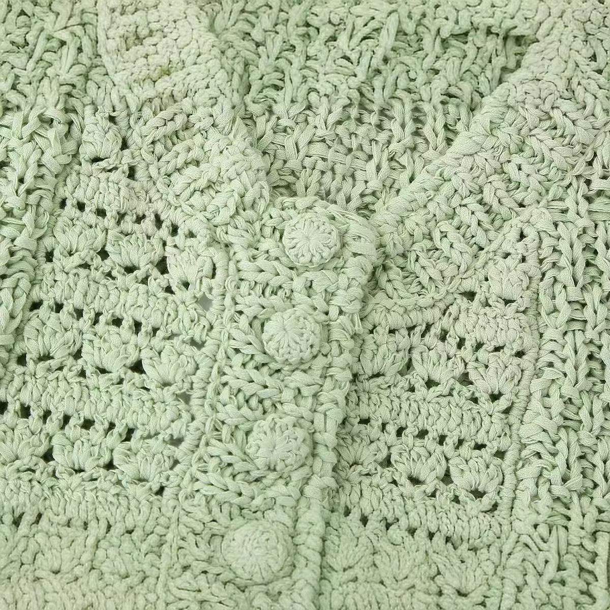 Spring New Knitted Button Decoration Short Top