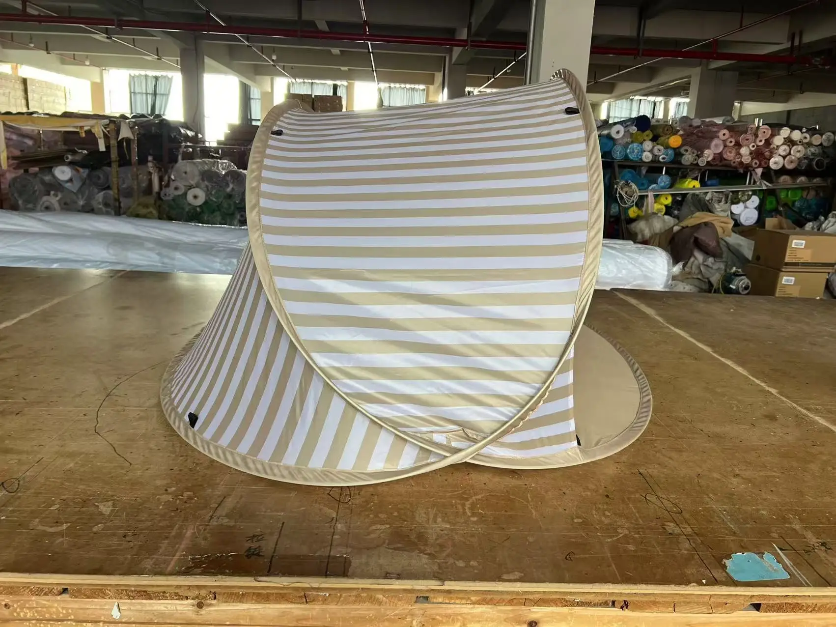 No-assembly Lightweight Beach Tent For Outdoor Use