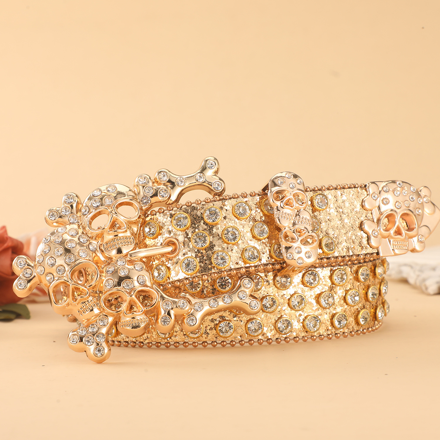 Title 5, Ceinture tête de mort avec strass et diamants i...