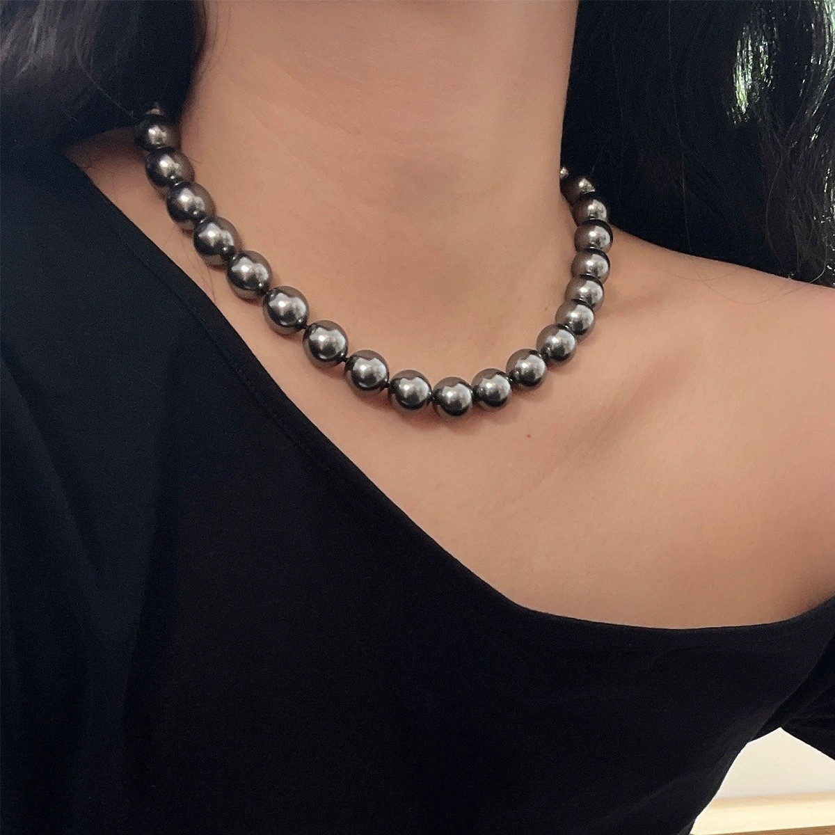 Fashionable Black Pearl Necklace For Women