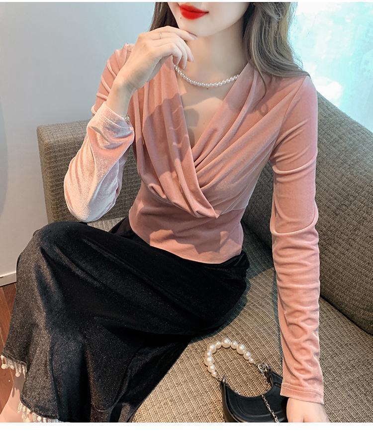 Flattering Slim-Fit V-Neck Cropped Puff Sleeve Top