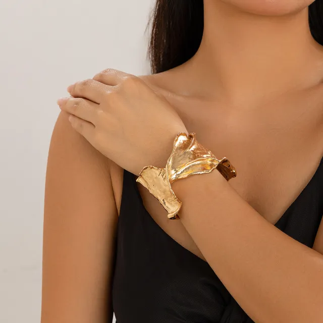 Design Liquid Pleated Cross Bracelet Gold2439 - Shop at LoveMi