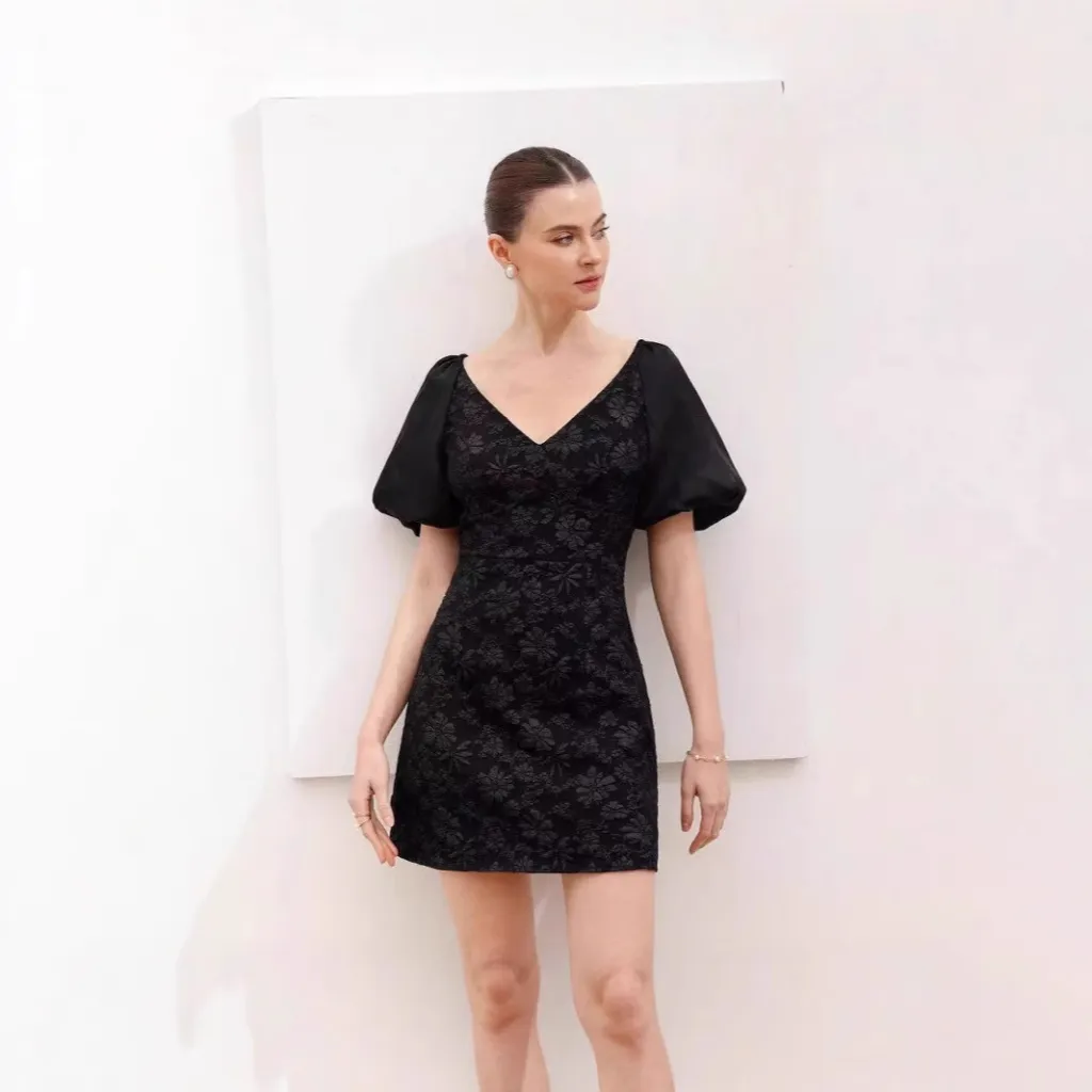Retro Waist-Cinching Lace-Up Patchwork Pleated-Sleeve Dress - Black