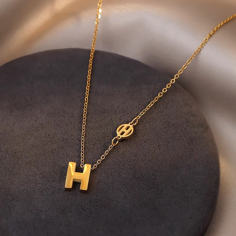High-end Gold Pendant Titanium Steel Necklace Accessory