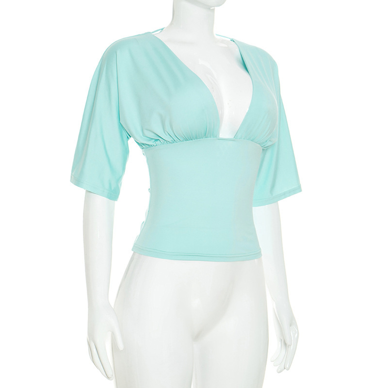 Blusa Feminina com Costas Abertas e Cintura Marcada