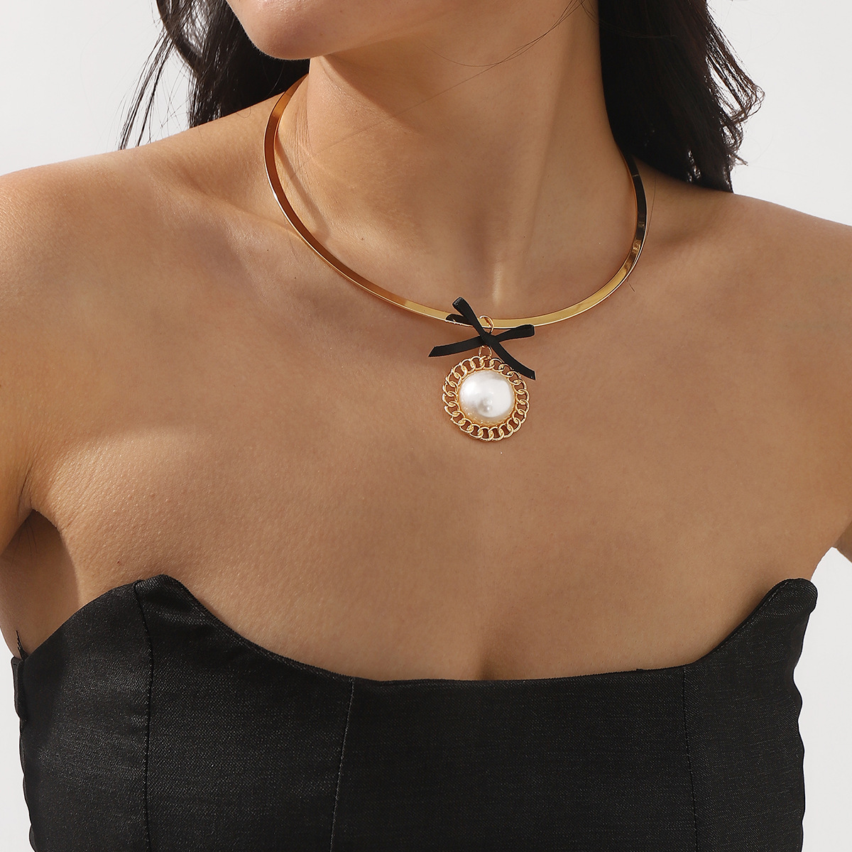 Pearl Twin Collar Female Niche Bow