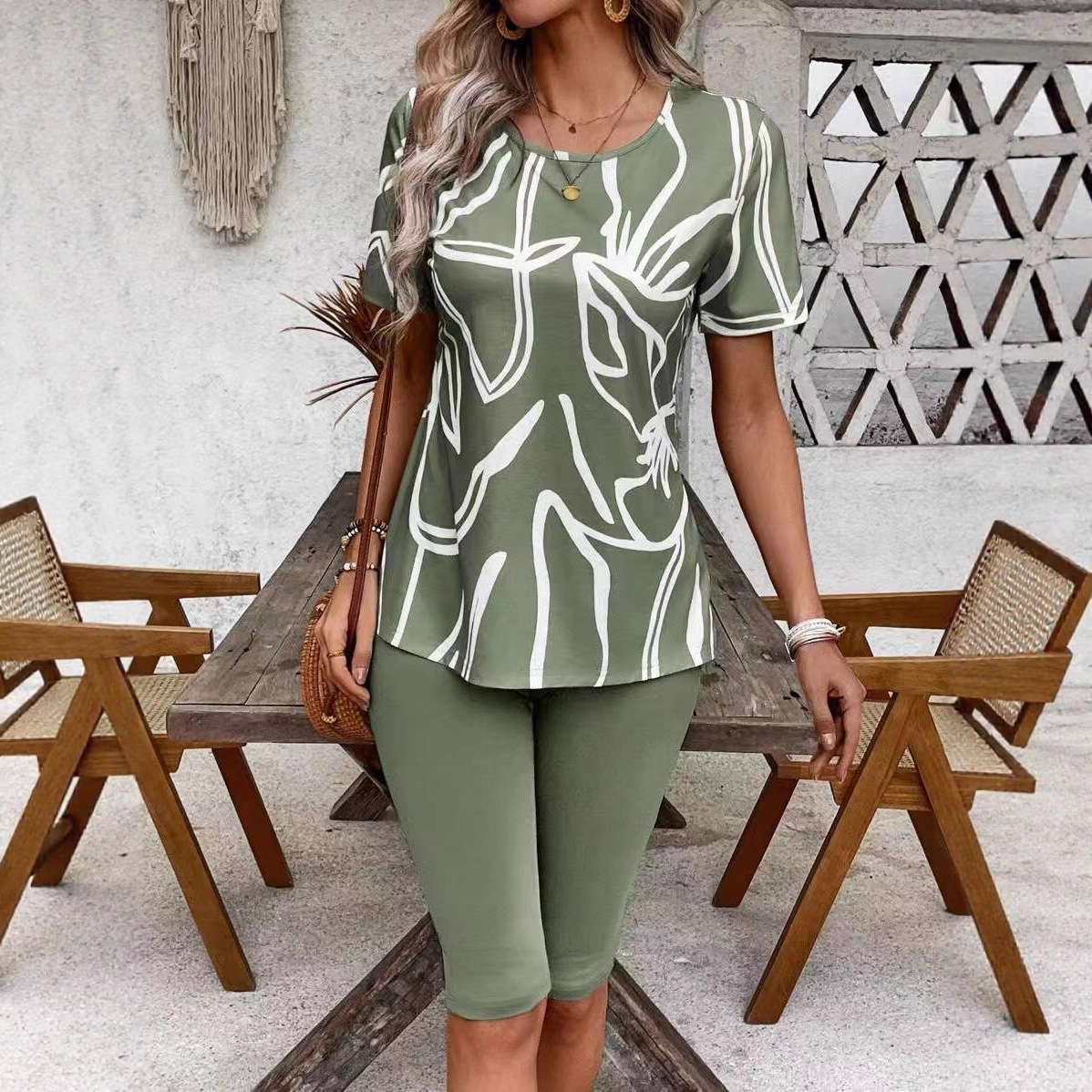 Womens Casual Sporty Two-piece Set Featuring A Crew-neck Top And Shorts