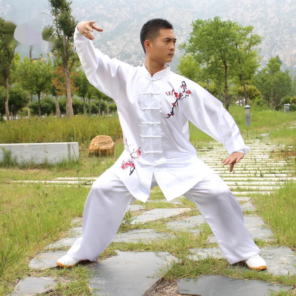 Simple And Casual Men's Tai Chi Training