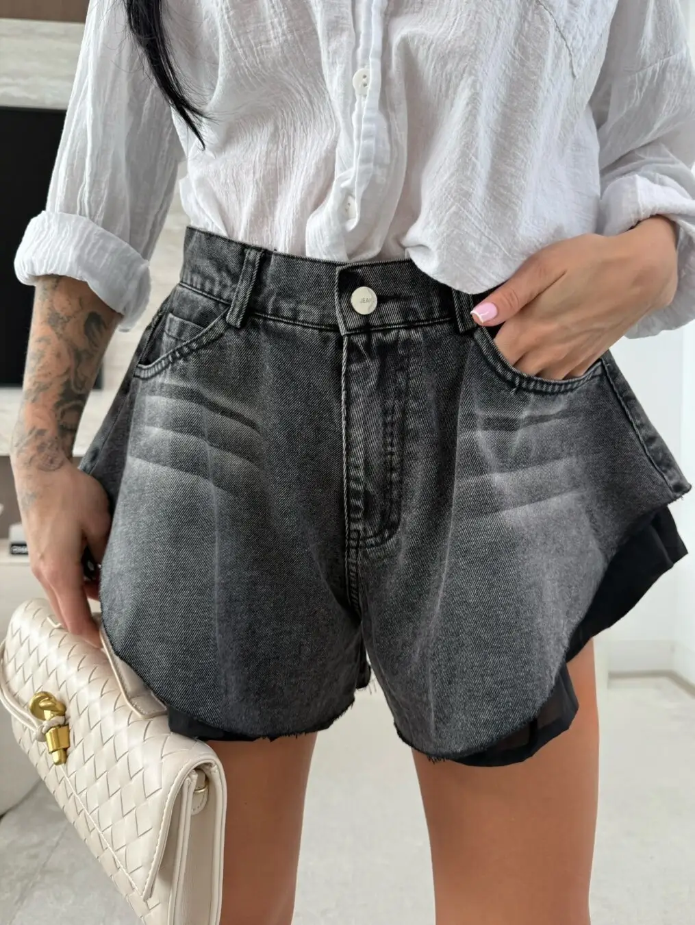Washed Frayed-hem Ruffled Denim Shorts