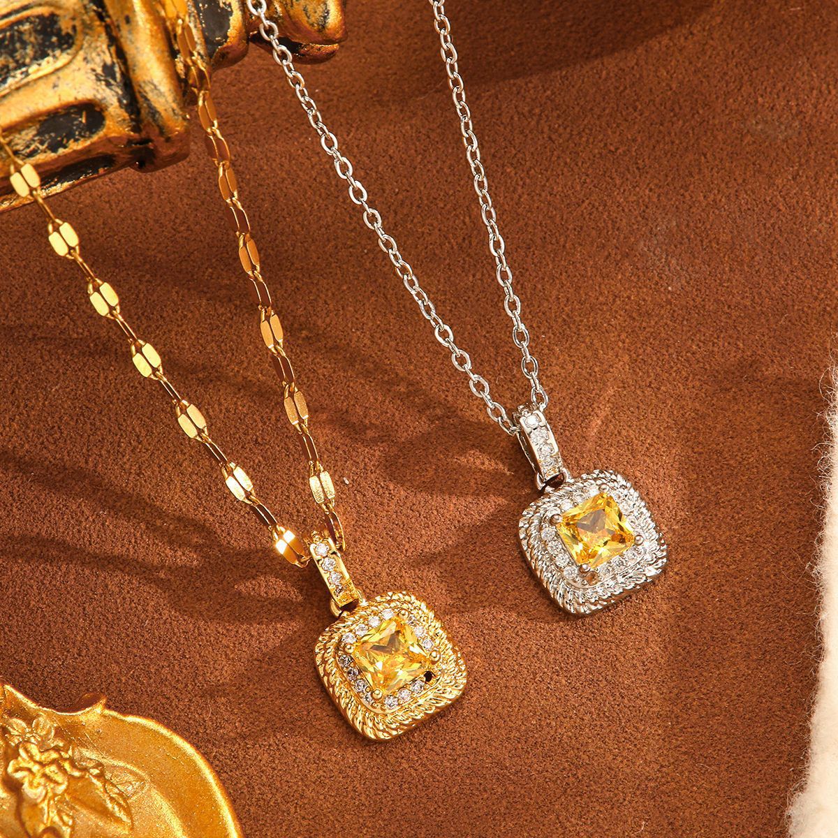 Womens French-Style Vintage Yellow Diamond Pendant Necklace