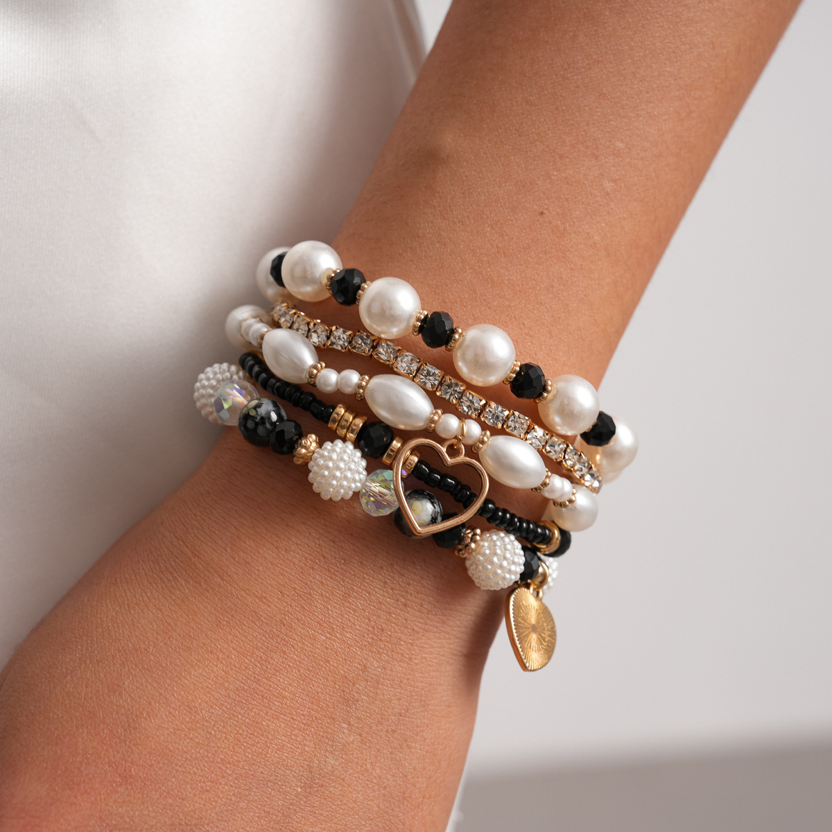 Five-piece European And American Vintage Pearl And Diamond-studded Heart Bracelet