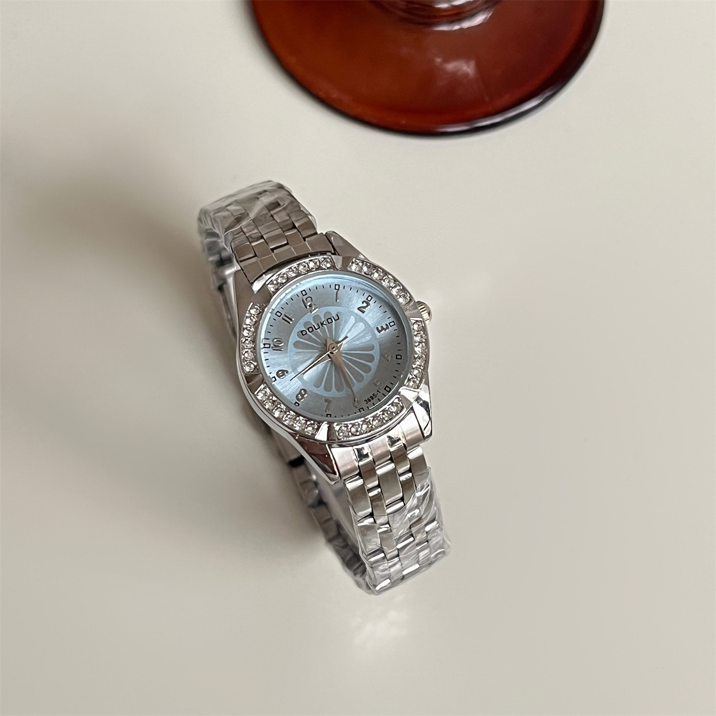 Daisy-shaped Round Dial With Diamond Embellishments For A Premium, High-end Look