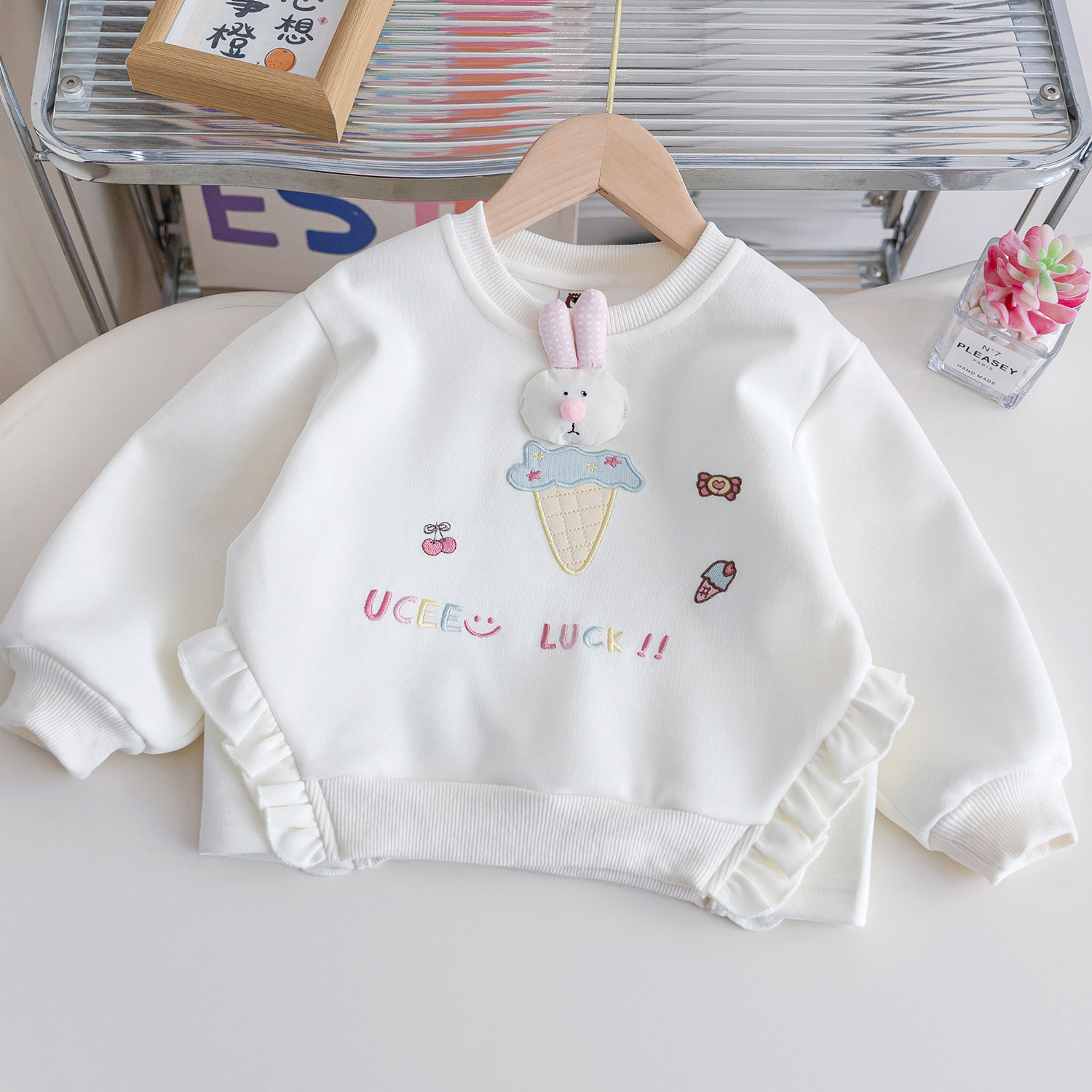 https://cf.cjdropshipping.com/quick/product/e03898dd-a623-49fc-a120-02c461bb79f3.jpg
