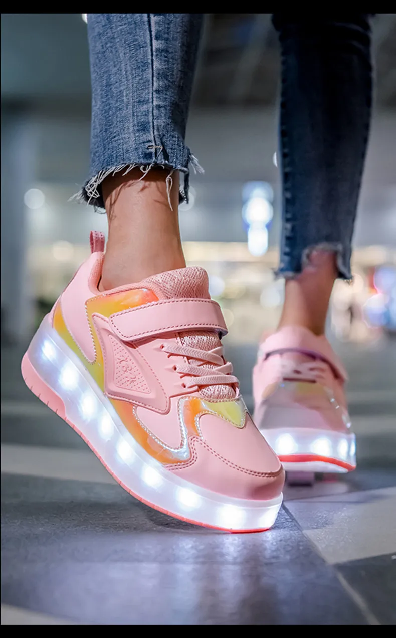 Title 24, Heelys esportivos ultraleves com LED e carregam...