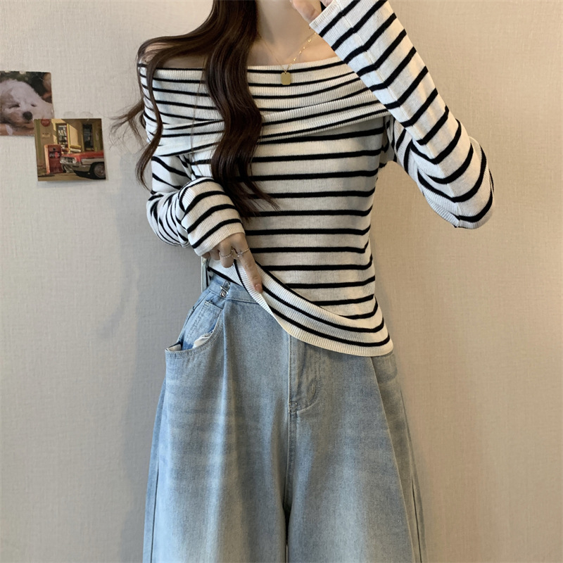 Title 5, Autumn New Off-shoulder Striped Sweater