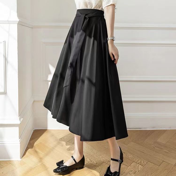 A-Line Skirt Draping Mid-Length in Black