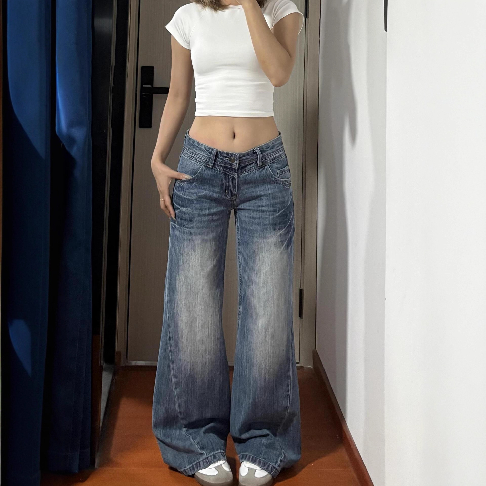 Low-rise Straight-leg Loose-fit Slimming Slightly Flared Denim Jeans That Dont Cling To The Legs