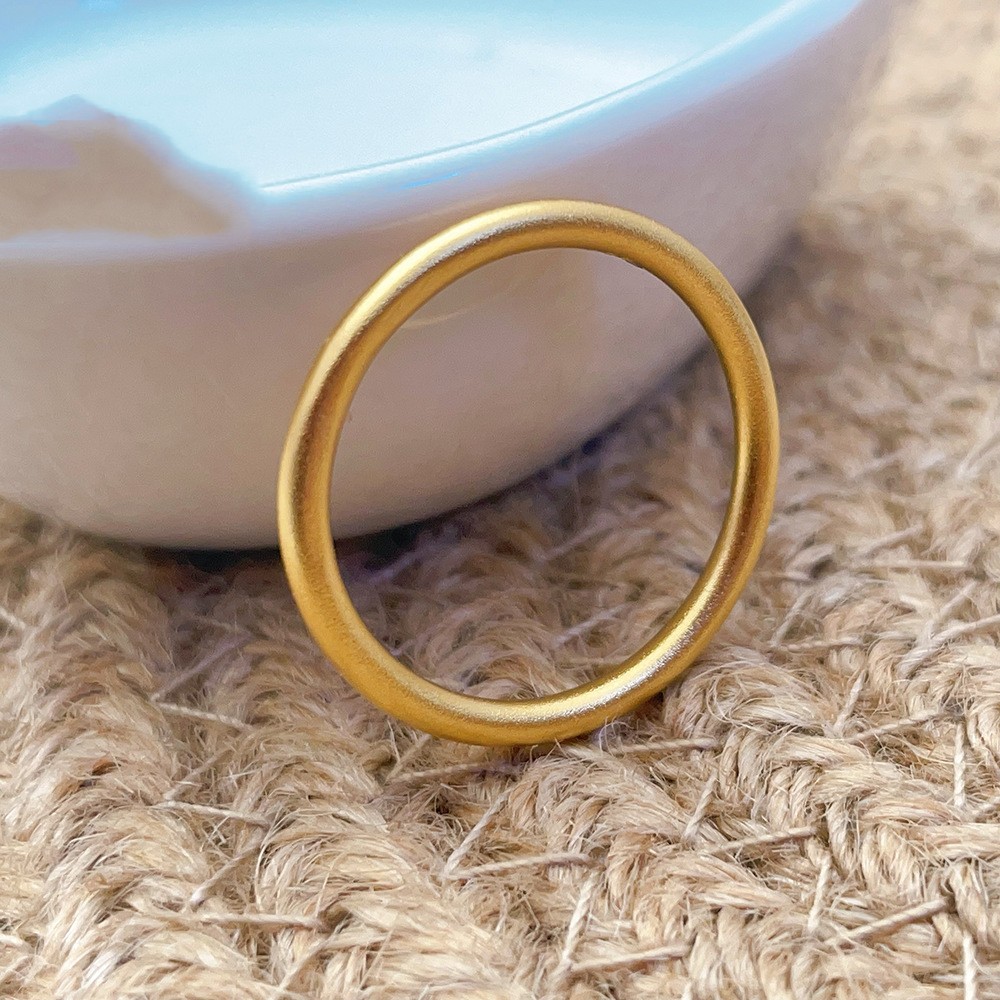 Solid Closed Ins Style Ring Ornament