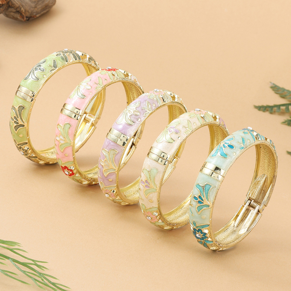 Jardin Enamel Flower & Leaf Bracelet