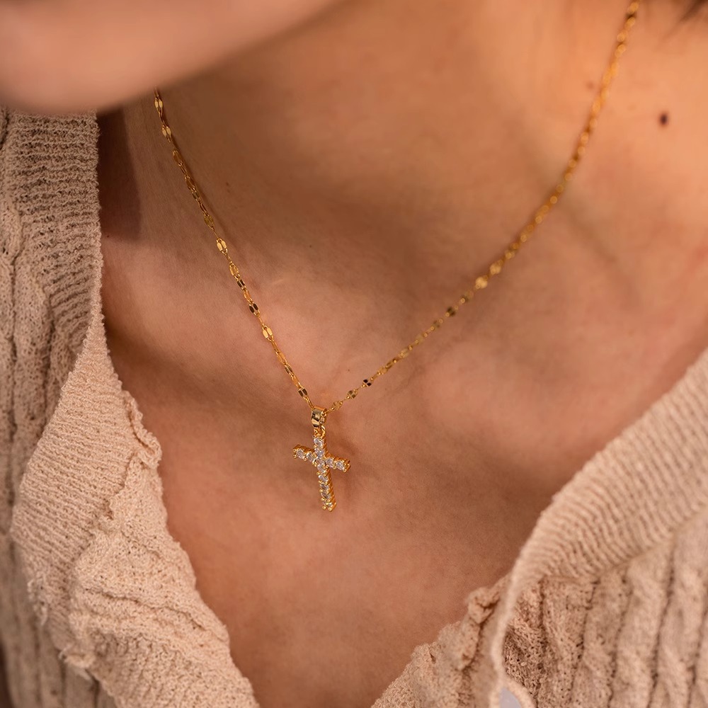Women's Fashion New Inlaid Cross Pendant
