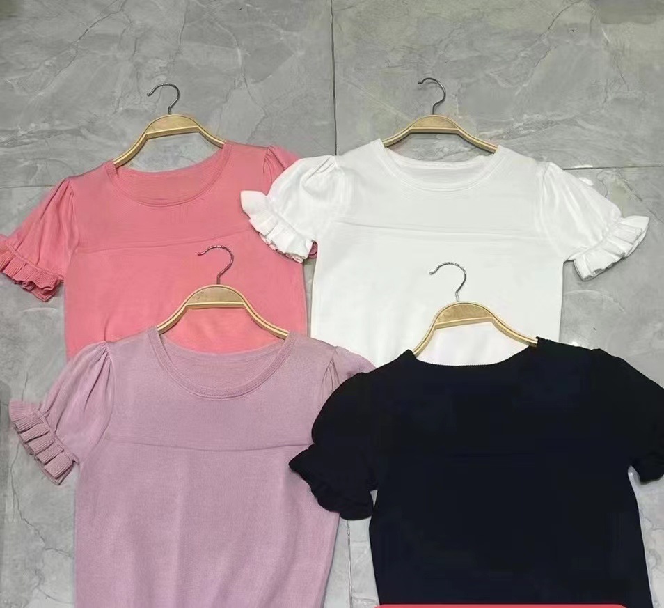 Lightweight And Charming Womens Short-sleeve T-shirt Featuring A Stylish Puff-sleeve Design