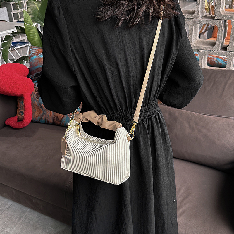 https://cf.cjdropshipping.com/quick/product/e1d95c5c-965f-4a5c-a316-0dcc4206b314.jpg