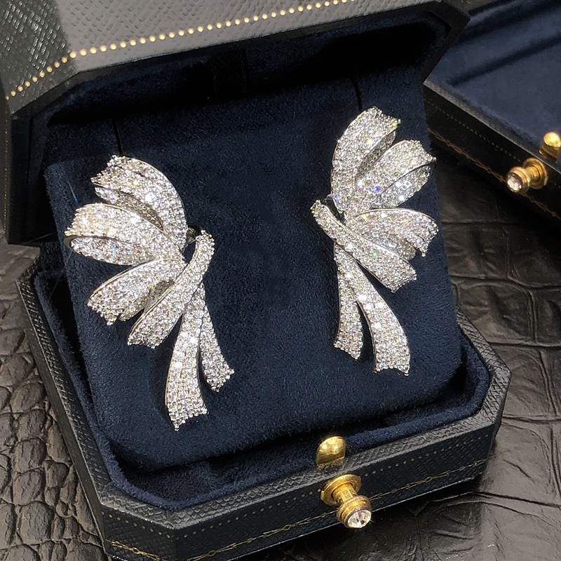 Three-dimensional Bow Earrings Fully Paved With Diamonds Eye-catching Dazzling And Sweet