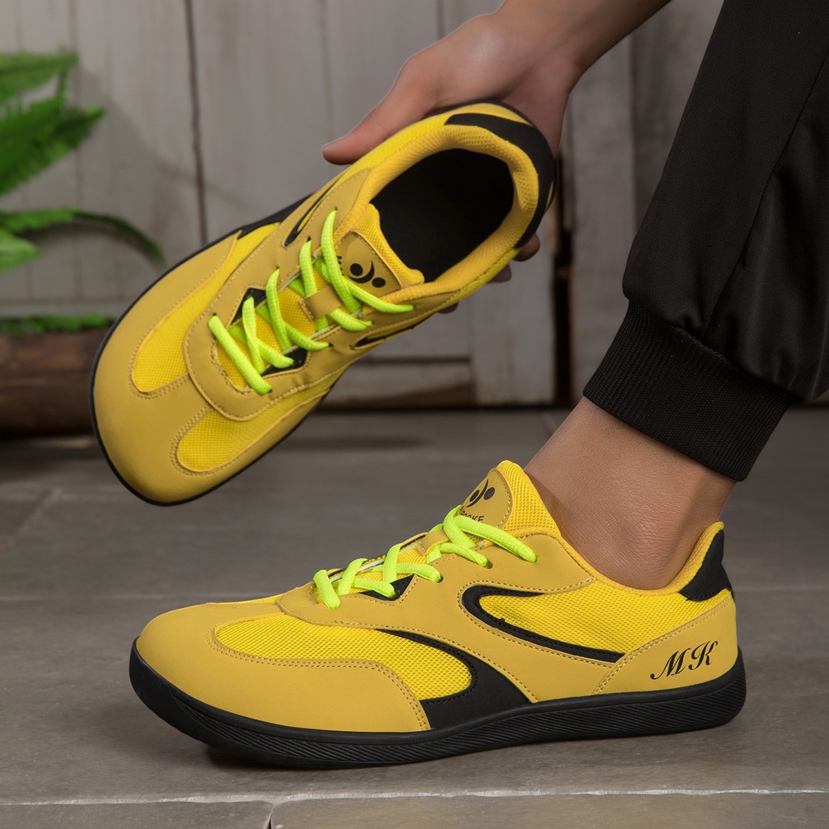 Wide-toe Mens Soft-soled Sneakers For Everyday Lightweight Wear