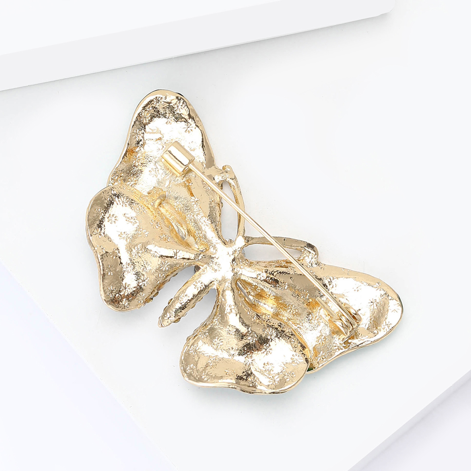 Elegant Ladies Brooch