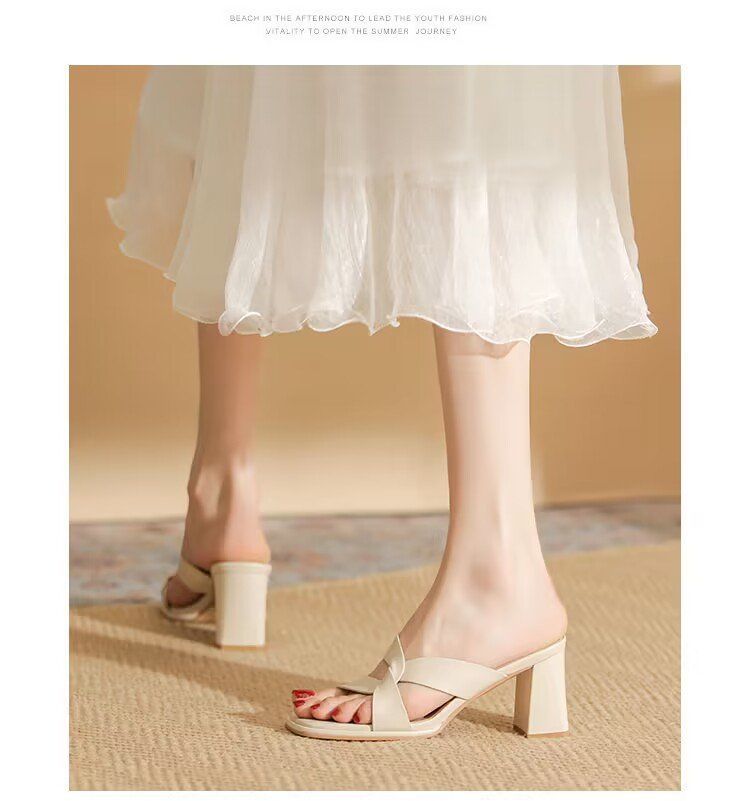 Open-Toe Chunky Heel Sandals – Bold & Trendy Summer Staple