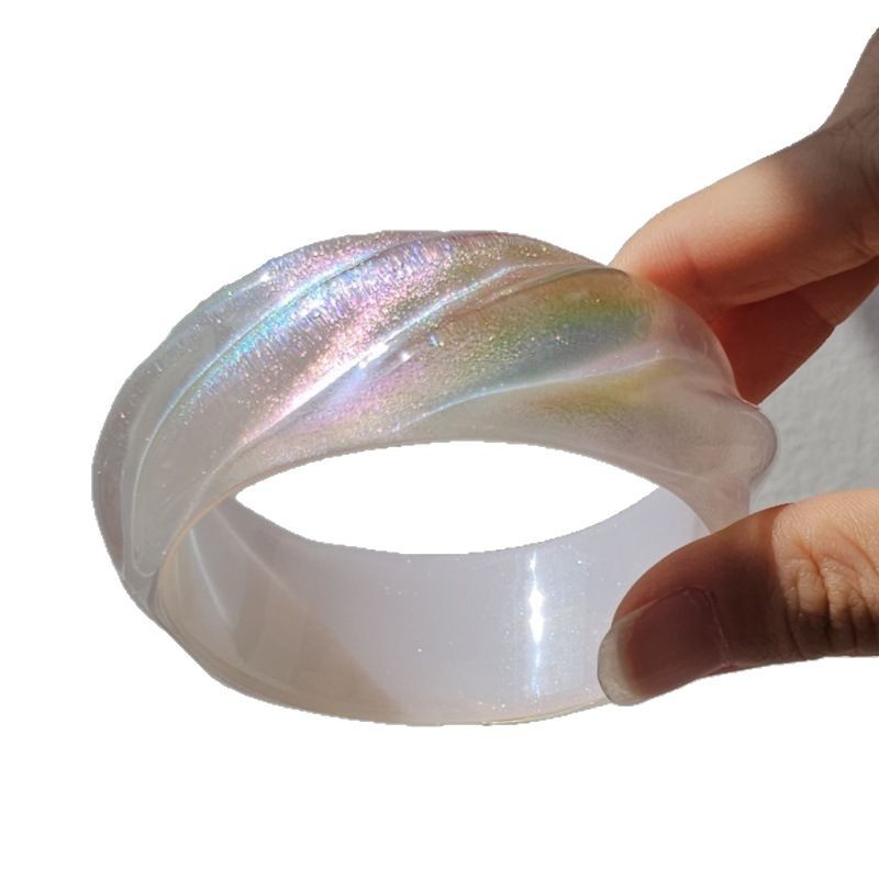 White Ripple-Effect Round Resin Bracelet