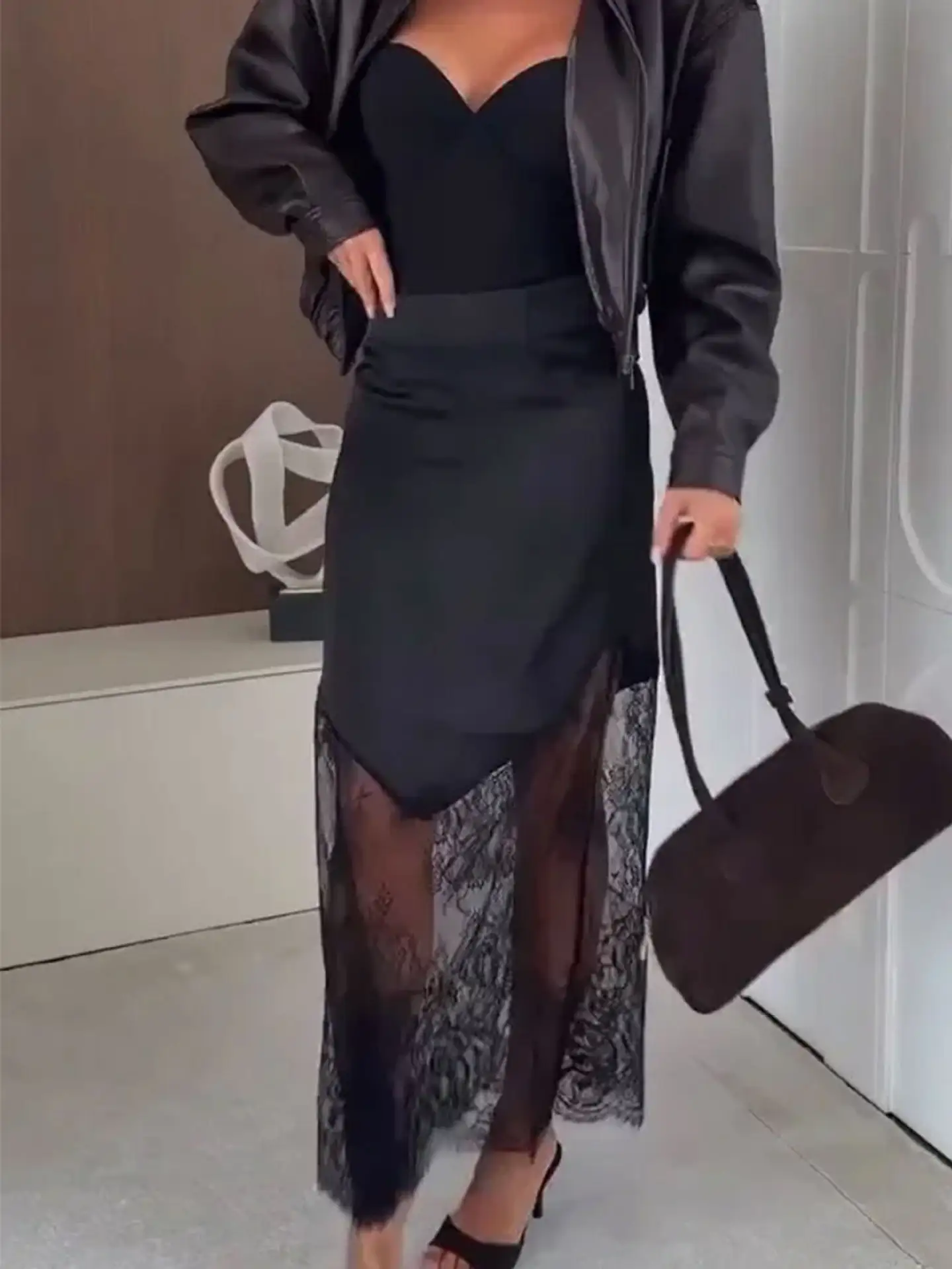 Contemporary Satin High-waist Skirt With A Lace-trimmed Hem