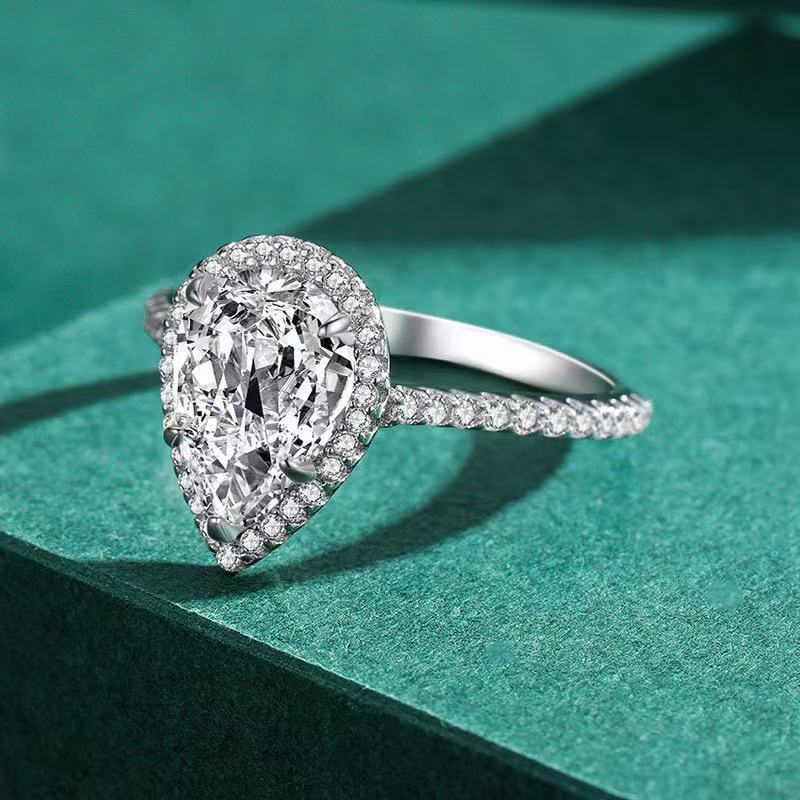 Waterdrop-shaped Moissanite Ring With A Luxurious Understated Elegance