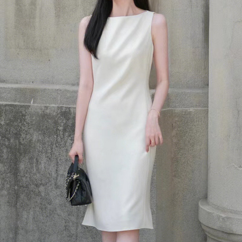 Sleeveless Fitted Waist-cinching Midi Dress