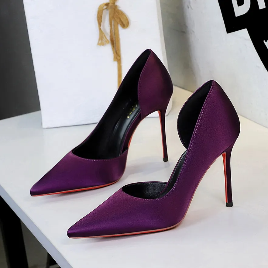 Pointed Toe Shallow Mouth Red Bottom High Heels Women - Red