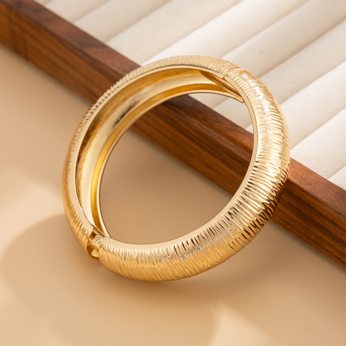 Fashionable Irregular Geometric Resin Bracelet