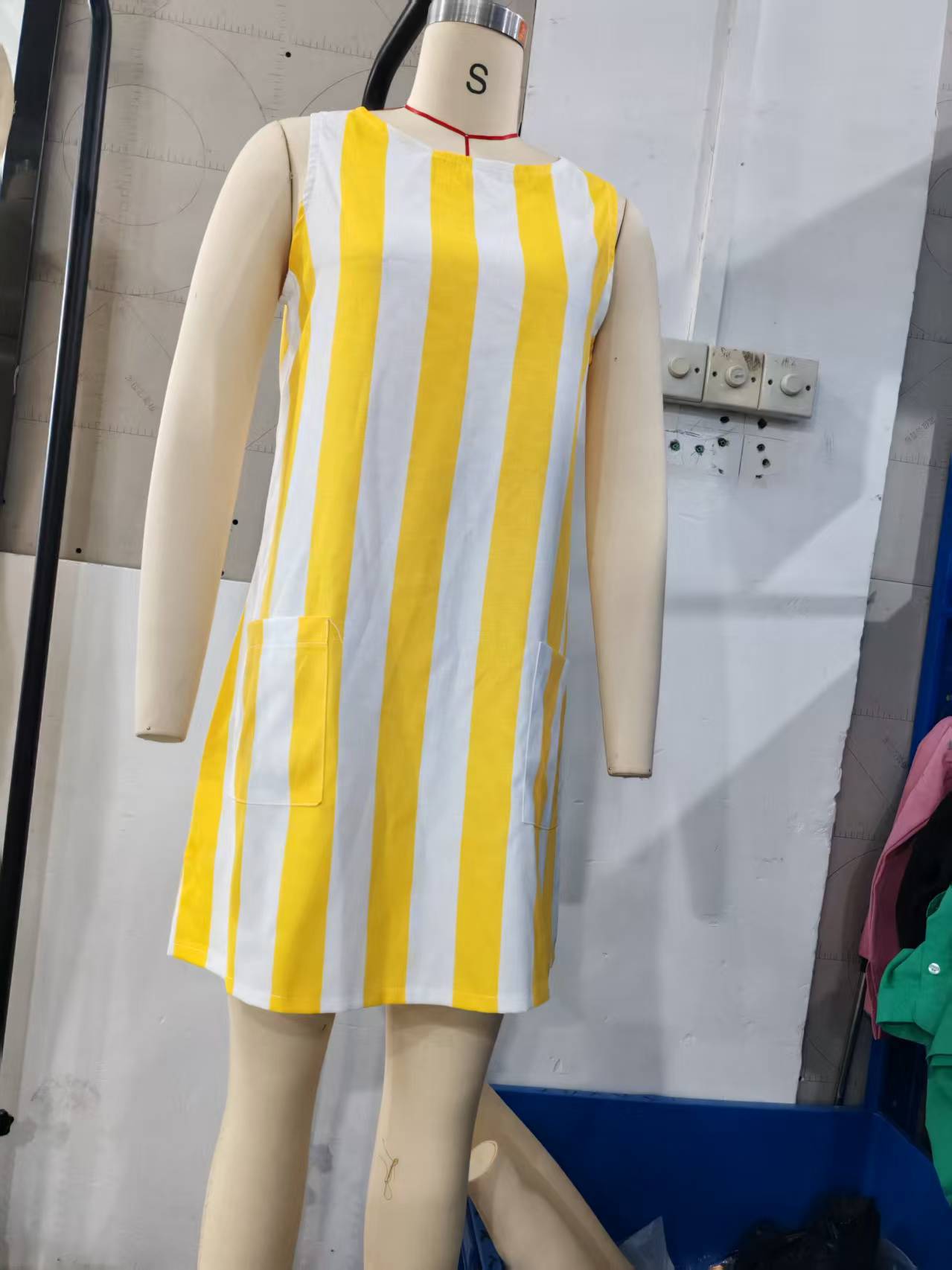 Women's striped color-block mini dress styled casually – sleeveless loose fit vintage
