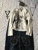 Womens Printed T-Shirt With V-Neck And Long Sleeves view 7