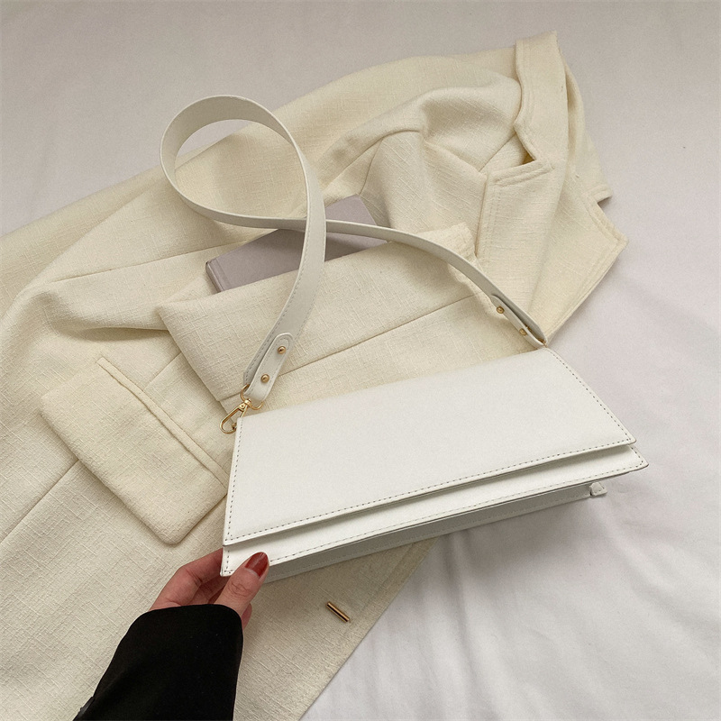 حقيبة صغيرة مربعة للكتف عبر الجسم