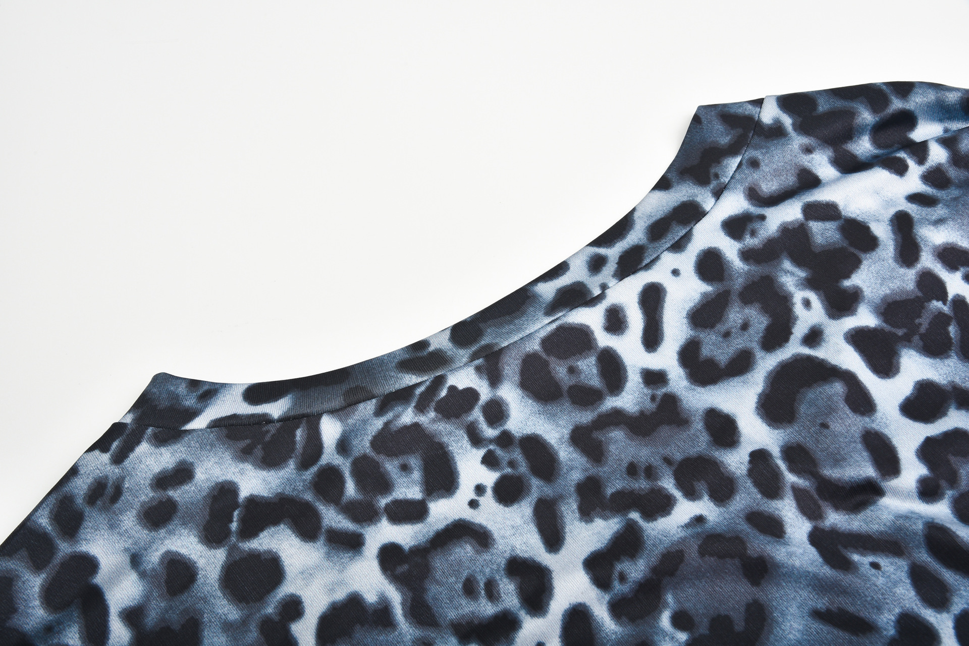 Title 18, Leopard print round neck long sleeves