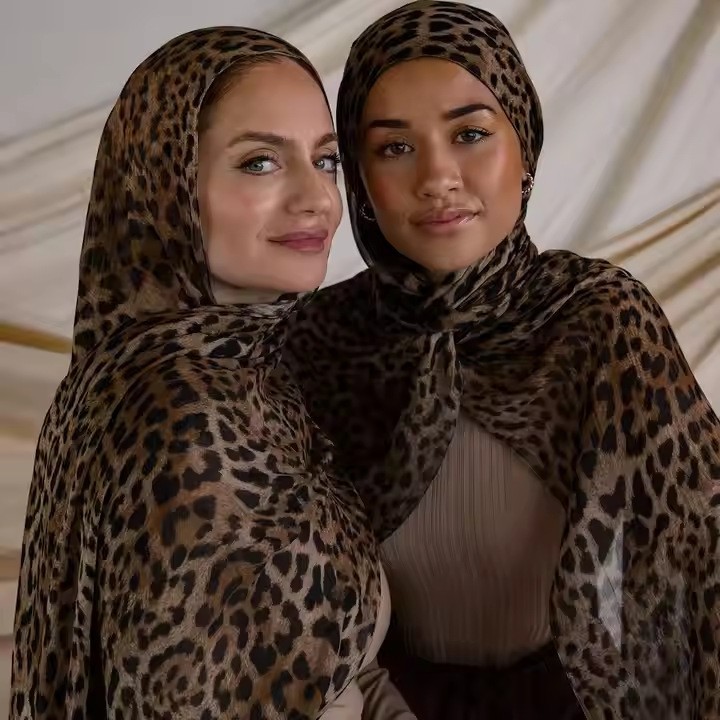 Printed Classic Leopard Pattern Flat Women’s Toe Cap Scarf Silk Scarf