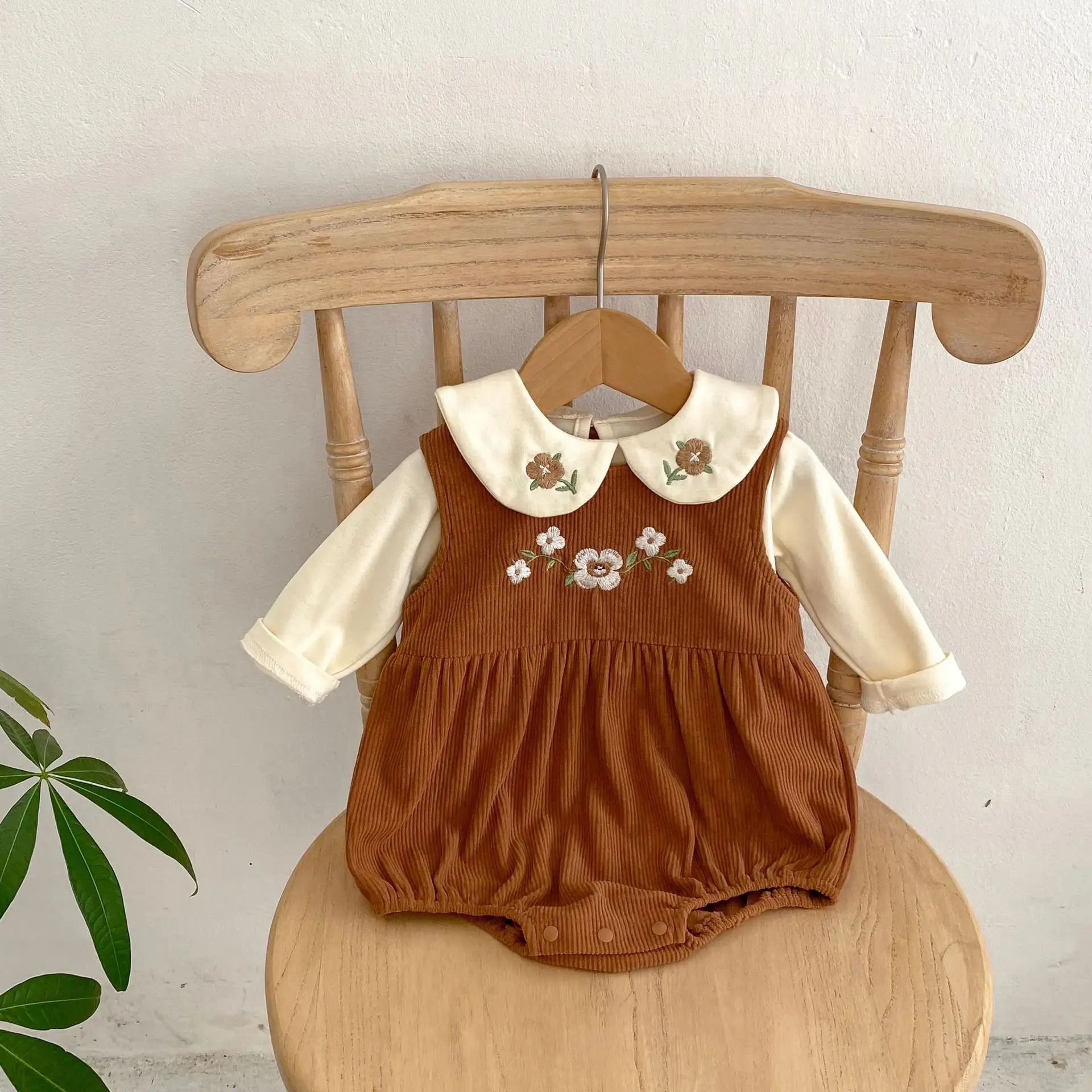 Baby Autumn Clothing Corduroy Embroidered Suspender Romper Western Style Sleeveless Onesie Triangle Jumpsuit Climbing