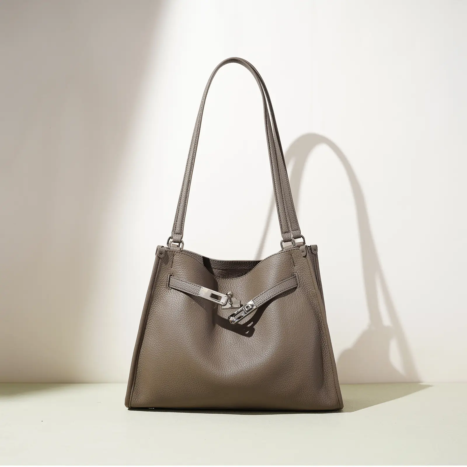 Versatile Commuter Vintage Underarm Shoulder Bag With Premium Feel