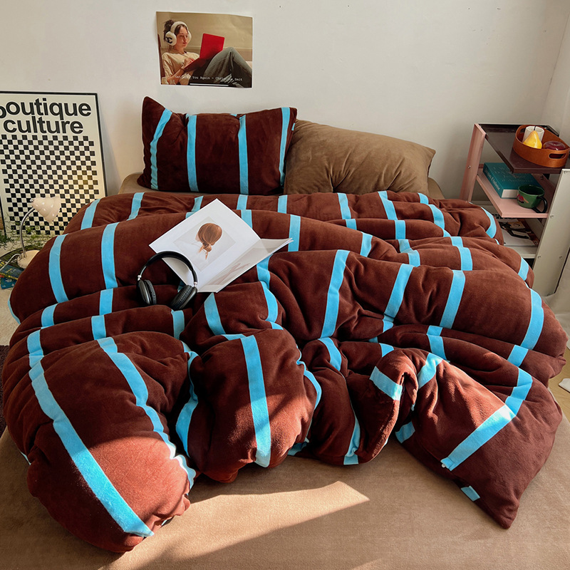 Pattern: Caramel Pudding, Size Specification: 1.8m Duvet Insert Fitted Sheet - High-end Thickened Milk Fiber Four-piece Set