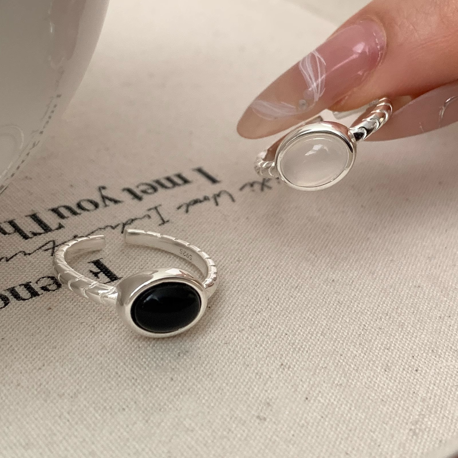 Xuri Minimalist Oval Black Agate Ring