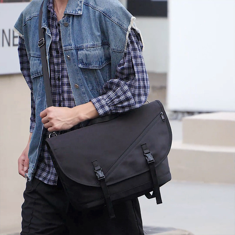 Large-capacity Trendy Casual Shoulder Bag, Portable
